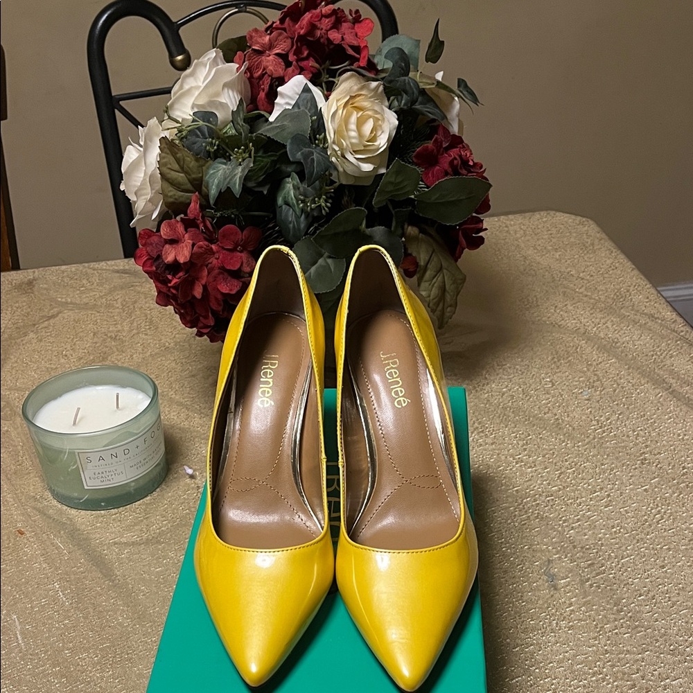 Yellow Pointed-Toe Women's Pumps